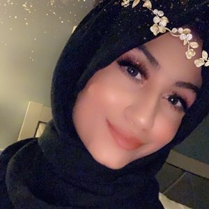 Meet your Posher, Dina